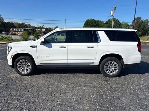 Used 2026 GMC Yukon XL Denali w/ Sun & Power Step Package AWD/4WD image 4