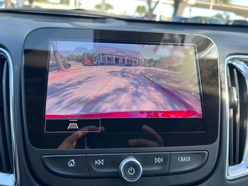 Used 2025 Chevrolet Malibu LT FWD image 21