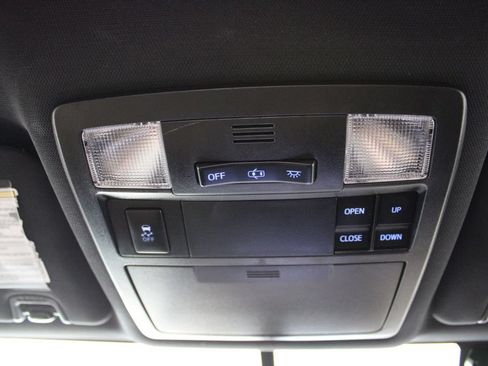 Used 2016 Toyota Tacoma Limited w/ Towing Package AWD/4WD image 39