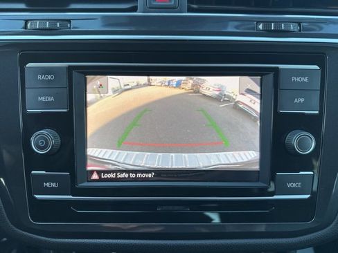 Used 2022 Volkswagen Tiguan S image 11