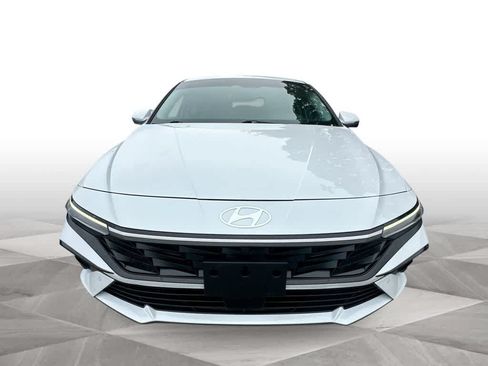 Used 2024 Hyundai Elantra Limited FWD image 3