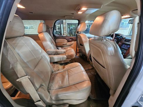 Used 2011 Chevrolet Tahoe LT w/ Luxury Package RWD image 20