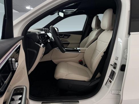 Used 2025 Mercedes-Benz GLC 350e 4MATIC image 5