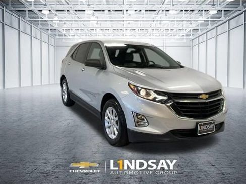 Used 2020 Chevrolet Equinox LS w/ LS Convenience Package FWD image 2
