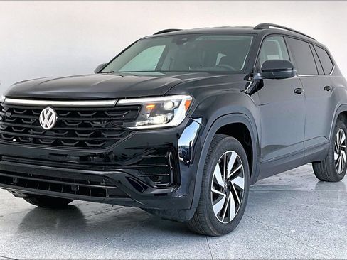 Used 2025 Volkswagen Atlas SE image 42