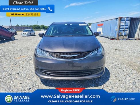 Used 2017 Chrysler Pacifica Touring w/ Tire & Wheel Group FWD image 7