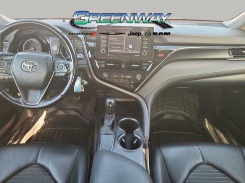 Used 2021 Toyota Camry SE image 8
