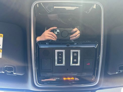 Used 2018 Land Rover Range Rover Sport SVR image 23