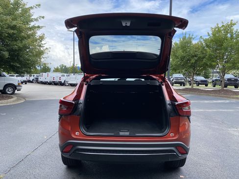 Used 2024 Chevrolet Trax RS w/ Driver Confidence Package FWD image 11