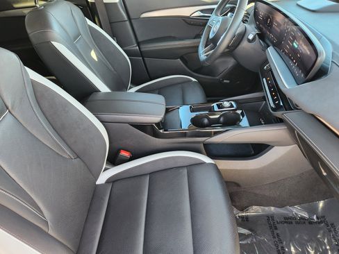 Certified 2025 Buick Envision Sport Touring image 19