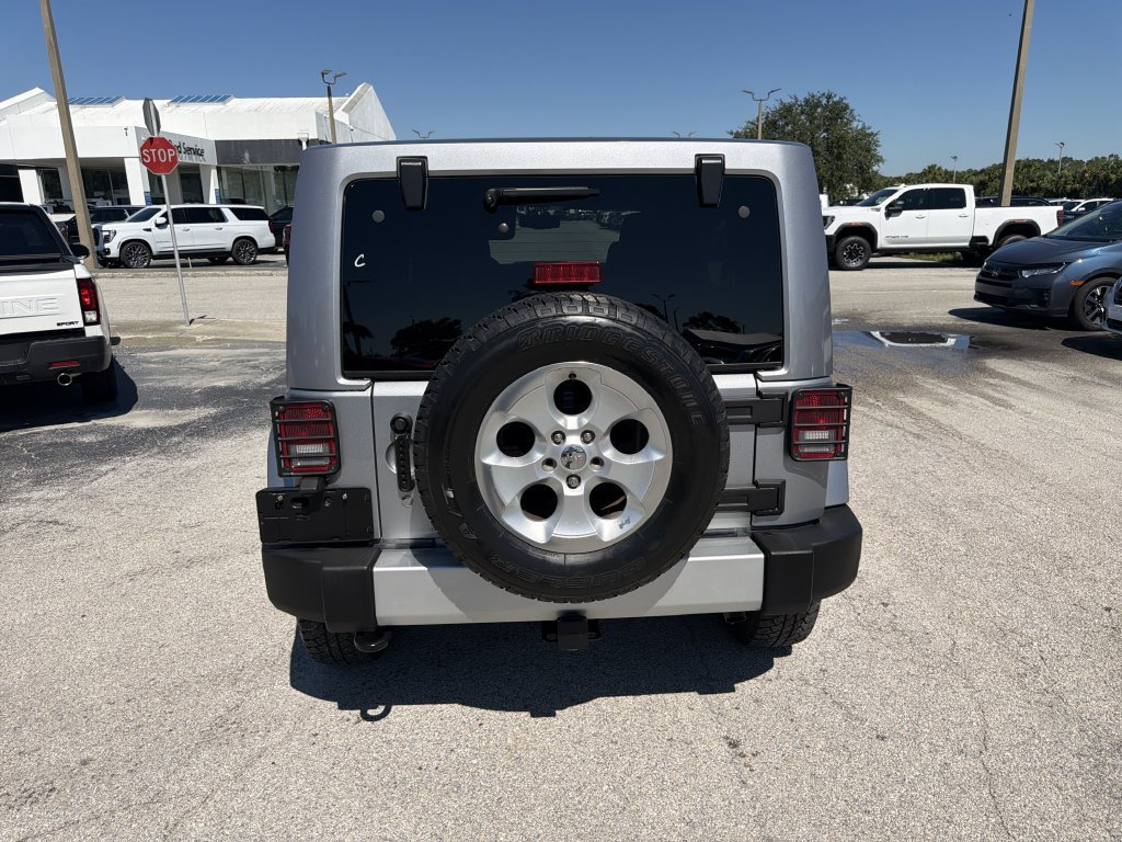 Used 2014 Jeep Wrangler Unlimited Sahara w/ Max Tow Package AWD/4WD image 5
