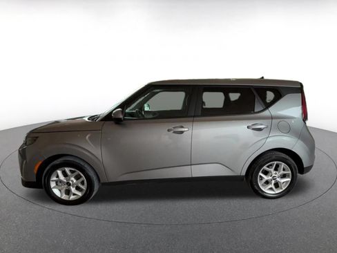 Used 2025 Kia Soul LX w/ LX Technology Package FWD image 8