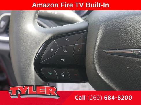 Used 2023 Chrysler Pacifica Limited w/ Uconnect Theater Family Group FWD image 28