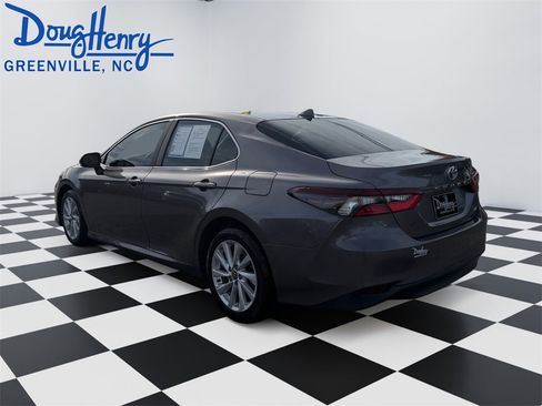 Used 2023 Toyota Camry LE image 3