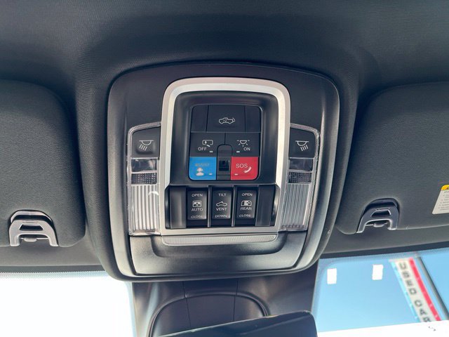 Used 2025 RAM 2500 Limited AWD/4WD image 37