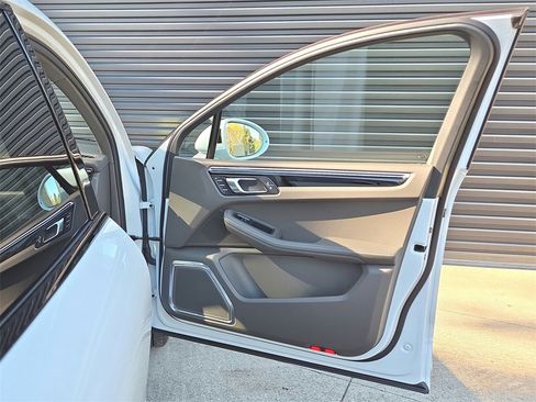 Used 2023 Porsche Macan S image 20