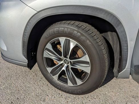 Used 2021 Toyota Highlander XLE image 36