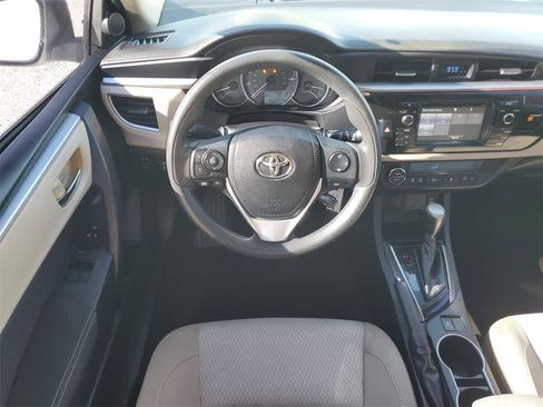 Used 2015 Toyota Corolla LE image 14