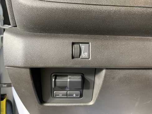 Used 2023 Chevrolet Colorado W/T RWD image 15
