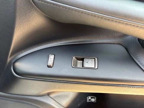 Used 2011 Lexus LX 570 4WD image 45