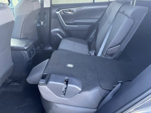 Used 2021 Toyota RAV4 XLE image 21