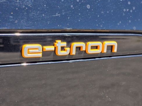 Used 2022 Audi e-tron Premium AWD/4WD image 22