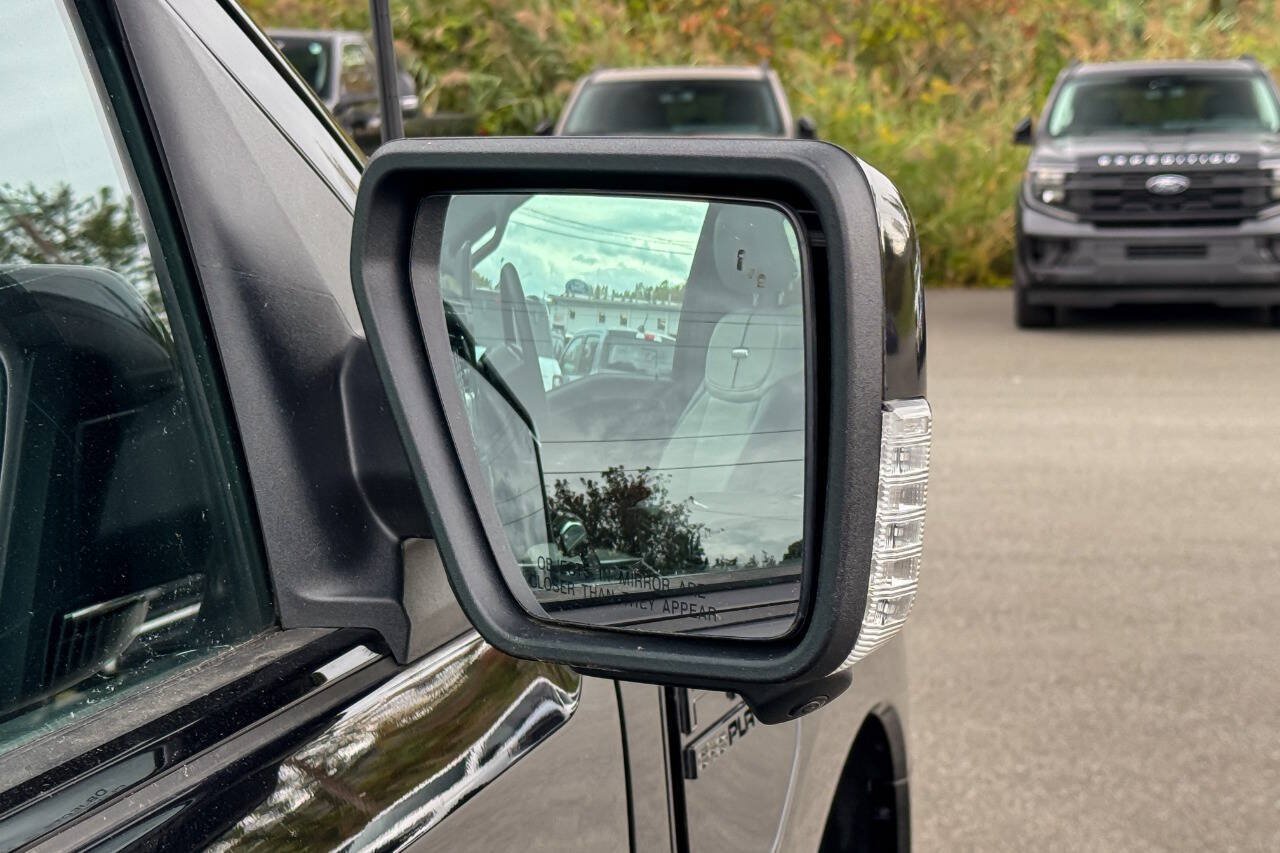 Used 2023 Ford F150 Lightning Platinum AWD/4WD image 12