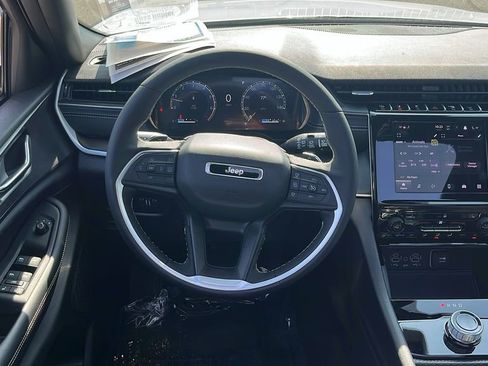 Used 2025 Jeep Grand Cherokee L Altitude image 36