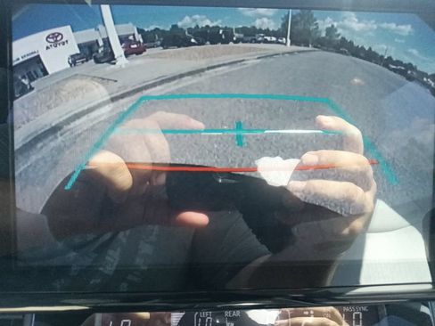 Used 2023 Toyota Sienna XSE FWD image 23