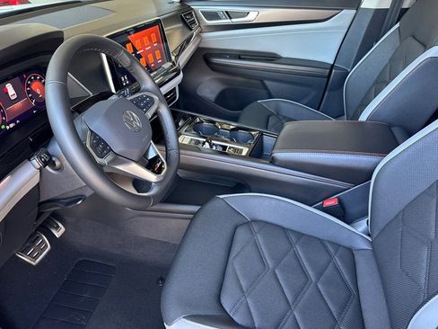 New 2025 Volkswagen Atlas Peak Edition SE image 7