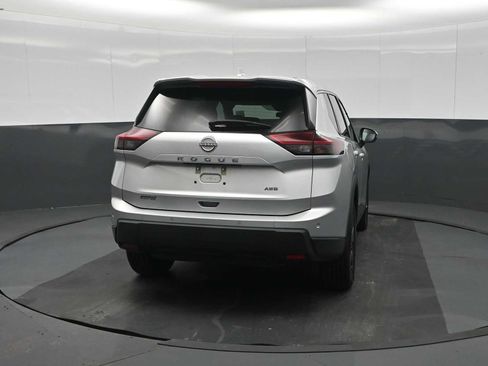 Used 2025 Nissan Rogue SV AWD/4WD image 8