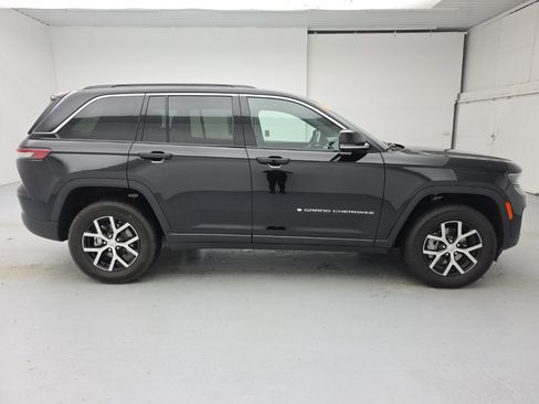 Used 2025 Jeep Grand Cherokee Limited image 13