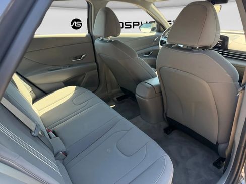 Used 2023 Hyundai Elantra SEL w/ Convenience Package FWD image 31