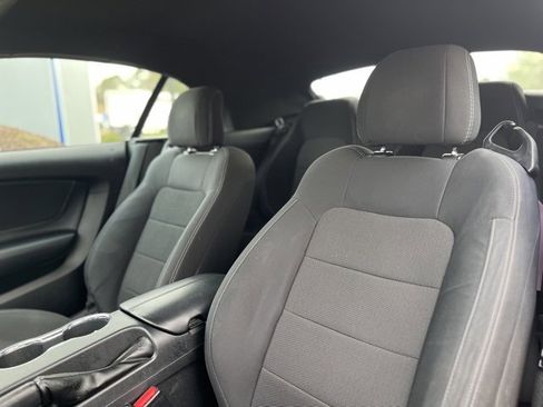 Used 2016 Ford Mustang Convertible image 22