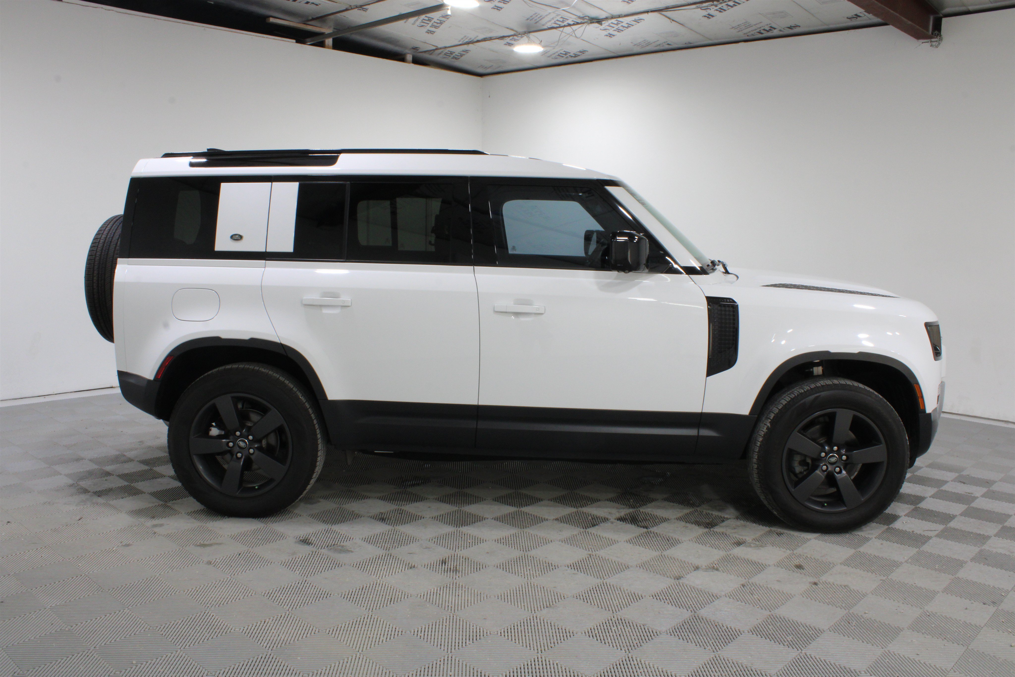 Used 2024 Land Rover Defender 110 S AWD/4WD image 25