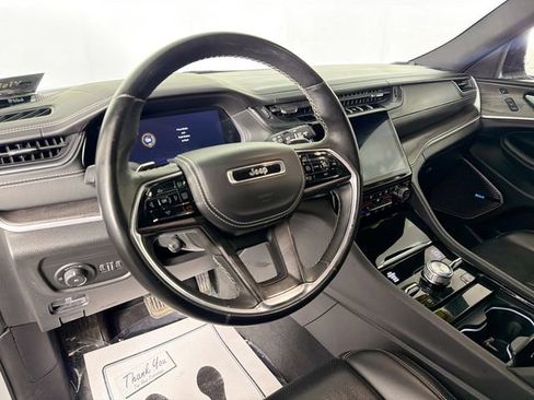 Used 2022 Jeep Grand Cherokee L Overland w/ Luxury Tech Group IV AWD/4WD image 9