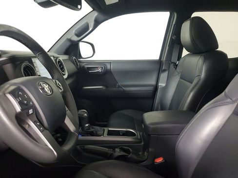 Used 2020 Toyota Tacoma TRD Sport w/ TRD Premium Sport Package AWD/4WD image 20