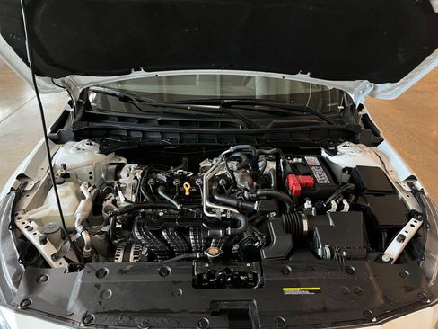 Used 2025 Nissan Altima 2.5 SV FWD image 31