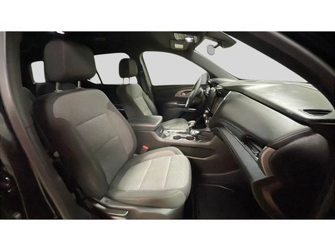 Used 2023 Chevrolet Traverse LT image 16