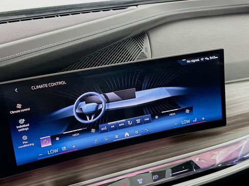 Certified 2023 BMW 760i xDrive w/ Parking Assistance Package image 16