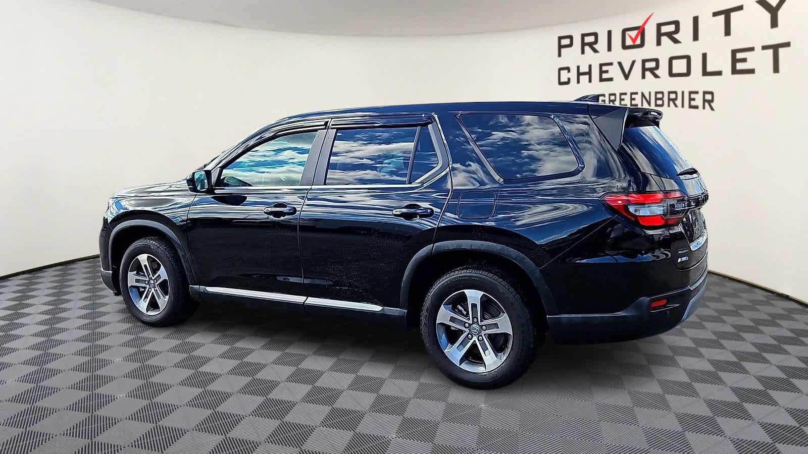 Used 2025 Honda Pilot EX-L image 6