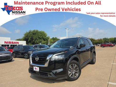 Used 2025 Nissan Pathfinder SV FWD image 1