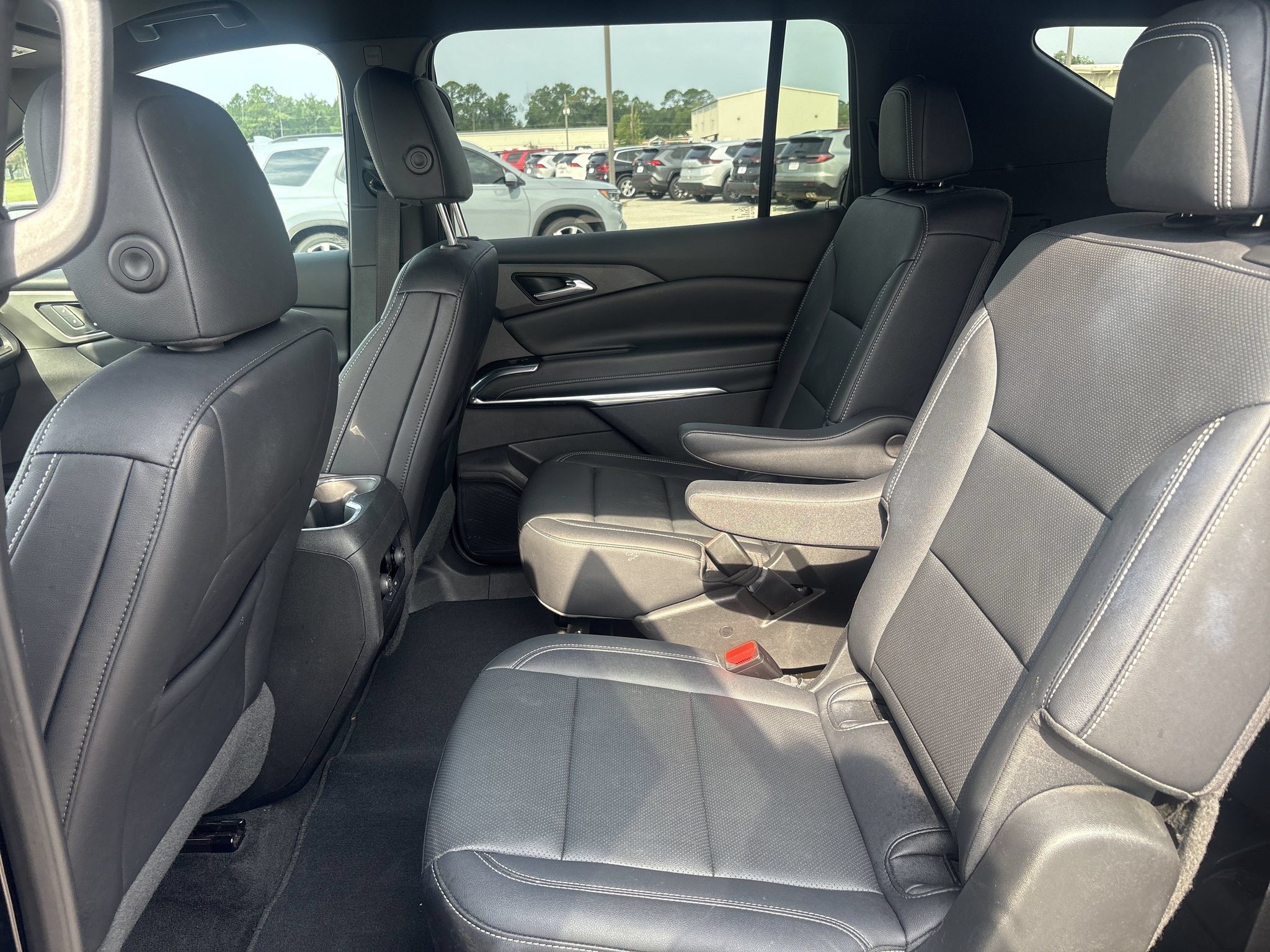 Used 2025 Chevrolet Traverse LT AWD/4WD image 17