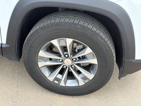 Used 2025 Chevrolet Equinox LT FWD image 12