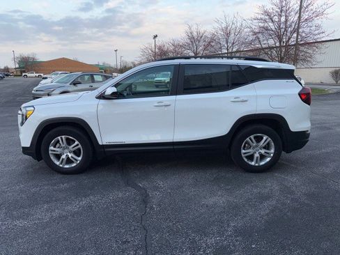 Used 2023 GMC Terrain SLE w/ Driver Convenience Package image 6