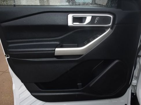 Used 2022 Ford Explorer XLT w/ Equipment Group 202A image 14