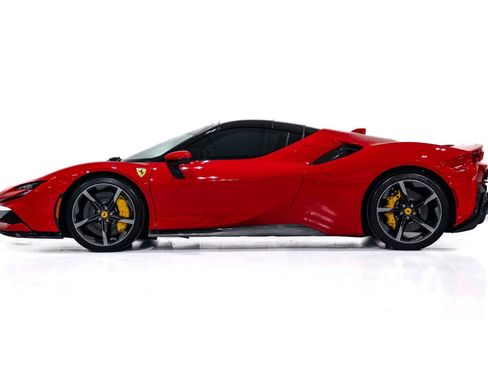 Used 2024 Ferrari SF90 Spider image 5