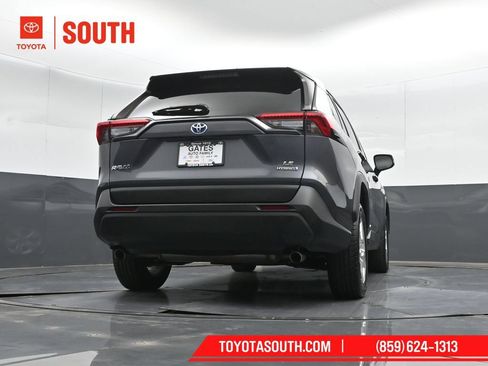 Used 2021 Toyota RAV4 LE AWD/4WD image 34