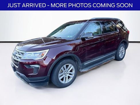 Used 2018 Ford Explorer XLT w/ Equipment Group 202A image 3