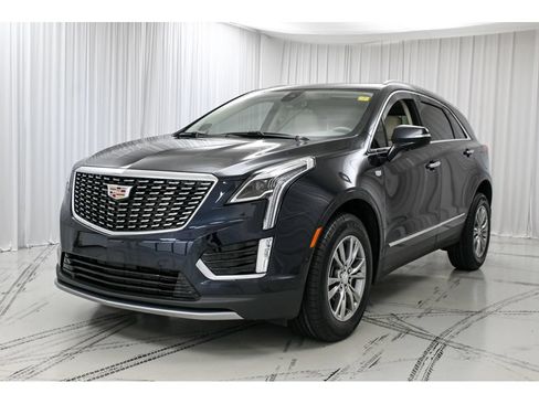 Certified 2022 Cadillac XT5 Premium Luxury FWD image 4